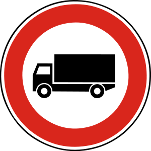 Značka B 6 - Zákaz vjazdu nákladných automobilov - zakazuje okrem vjazdu nákladných automobilov aj vjazd ťahača prívesu, ťahača návesu a špeciálnych automobilov odvodených od nákladného automobilu alebo od autobusu; nezakazuje vjazd obytným automobilom a nákladným automobilom s najväčšou prípustnou celkovou hmotnosťou neprevyšujúcou 3 500 kg.