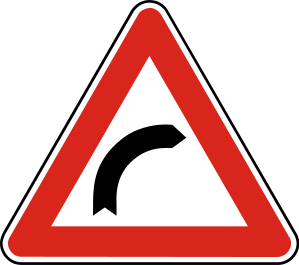 Značka A 1a - Zákruta vpravo - upozorňuje na smerový oblúk vpravo, kde si bezpečný prejazd vyžaduje výrazné zníženie rýchlosti jazdy s ohľadom na parametre cesty, po ktorom nasleduje priamy úsek cesty