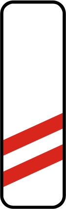 Značky A 28b - Návestná tabuľa pravá (160 m) - upozorňujú na železničné priecestie a umiestňujú sa vo vzdialenosti 160 m pred železničným priecestím. Ak je vzdialenosť medzi dvomi železničnými priecestiami kratšia ako 240 m, je pred nasledujúcim priecestím umiestnená značka A25 alebo značka A26 nad značkou A28b. Na označenie železničného priecestia na odbočujúcu cestu sa používa dodatková tabuľka E7, ktorá je umiestnená nad značkou A28b. Značka A28b sa nepoužíva pred prechodom električkovej dráhy označeným značkou P3.