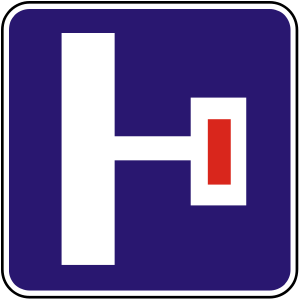 Značka IP 5 - Návesť pred slepou cestou - vopred informuje pred križovatkou o ceste, ktorá sa ďalej končí alebo ktorou nemožno ďalej pokračovať v jazde. 