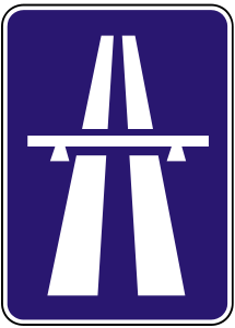 Značka IP 23a - Diaľnica - označuje cestu, na ktorej platia zvláštne ustanovenia o premávke na diaľnici a rýchlostnej ceste.