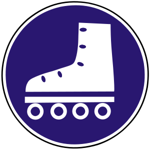 Značka C 10 - Cestička pre korčuliarov - prikazuje osobám pohybujúcim sa na lyžiach, korčuliach, kolobežke, skejtborde alebo na obdobnom športovom vybavení použiť v predmetnom smere takto označenú cestičku alebo pruh. Cestičku alebo pruh pre korčuliarov môže použiť cyklista alebo osoba tlačiaca bicykel, ak tým neobmedzí ani neohrozí korčuliarov. Iným účastníkom cestnej premávky je používanie cestičky alebo pruhu zakázané.