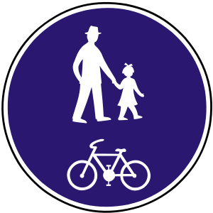 Značka C 12 - Cestička pre vyznačených užívateľov - prikazuje vyobrazeným významovým symbolom vyznačeným užívateľom, napríklad chodcom a cyklistom, použiť v predmetnom smere takto označenú spoločnú cestičku alebo pruh. Cyklista pritom nesmie ohroziť chodca. Cestičku alebo pruh môže použiť aj osoba pohybujúca sa na lyžiach, korčuliach, kolobežke, skejtborde alebo na obdobnom športovom vybavení, ak tým neobmedzí ani neohrozí vyznačených užívateľov. Iným účastníkom cestnej premávky je používanie cestičky alebo pruhu zakázané.